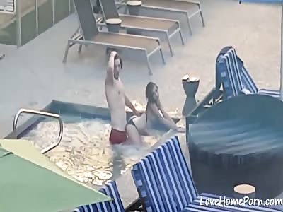 Amateur Couple Is Fucking In A Hot Tub Outside